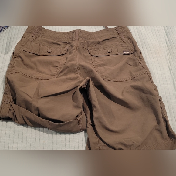 The Northface womens hiking shorts long roll up khaki size 8 - Picture 2 of 3